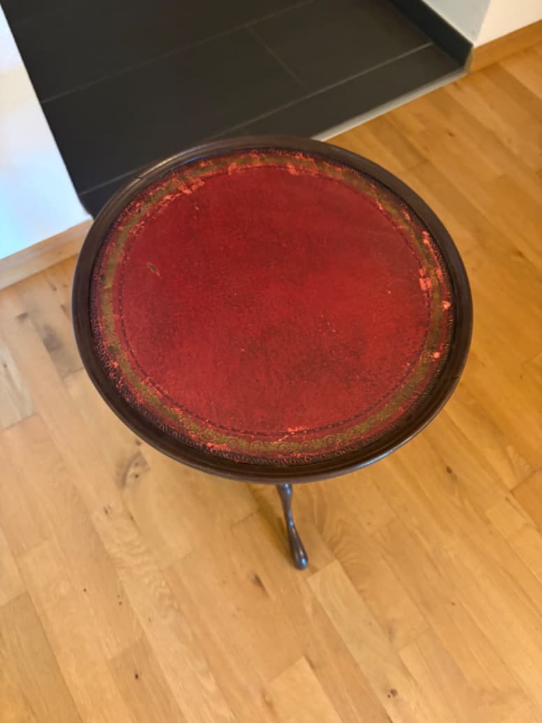 Stilvoller antiker Beistelltisch mit Charakter
