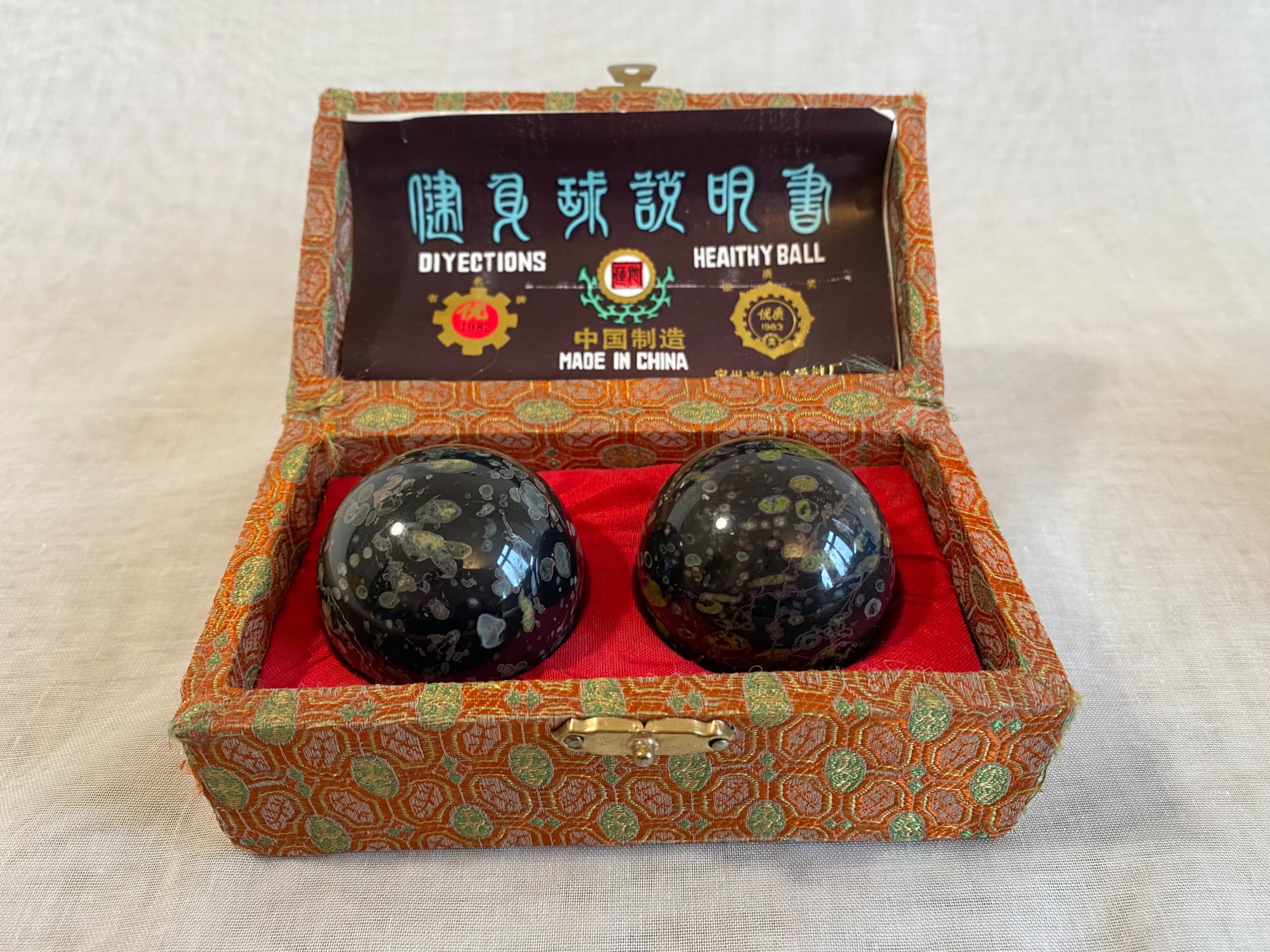 Chinesische Handkugeln aus Stein